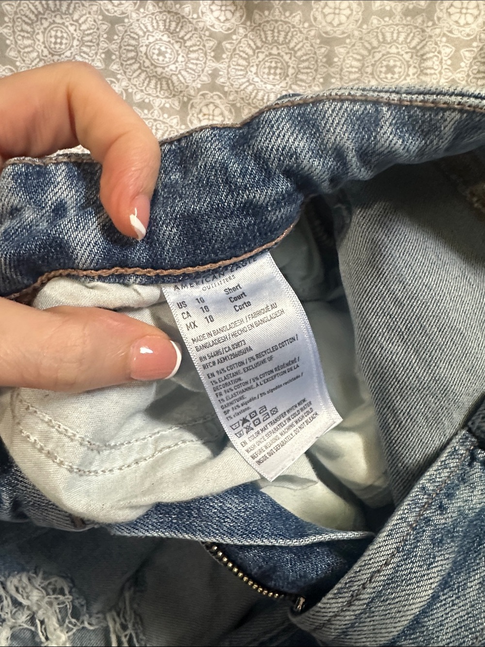 American Eagle Outfitters Light Blue High-Rise Curvy Jeans - Picture 3 of 6